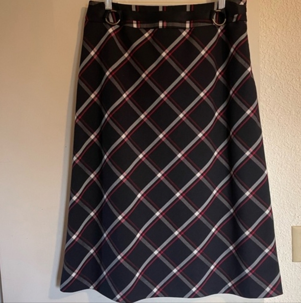 Elegant Checkered A-Line Skirt - Black and Red